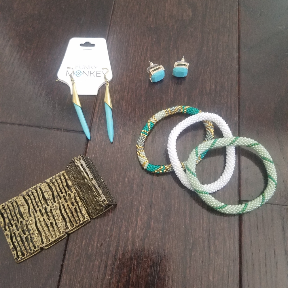 Assorted jewelry